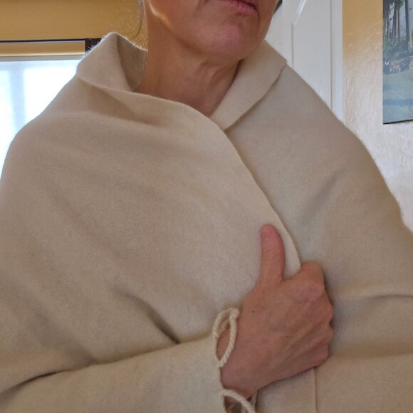 Sferra Dorsey Cashmere Throw or Wrap {{{SHRUNK}}} - Picture 8 of 11